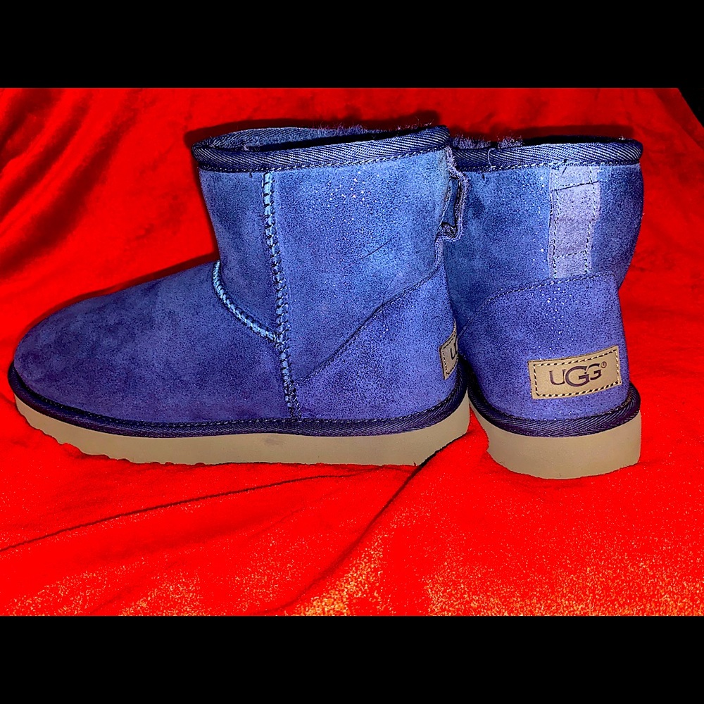 Navy blue UGG’s size 8 in womens